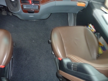 Ford Transit ab Bj. 2015 bis heute (Automatik) Teppichboden Art.Nr.04-040205.1